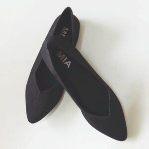 Mia Black pointed toe flats size 6.5